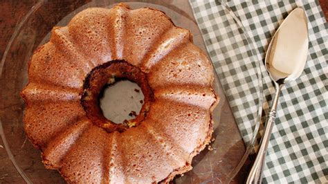 Get these exclusive recipes with a subscription to yummly pro. Sock-it-to-Me Bundt Cake recipe from Betty Crocker