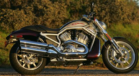But that's not all that's new for 2006. 2006 Harley-Davidson VRSCR Street Rod Road Test | Rider ...