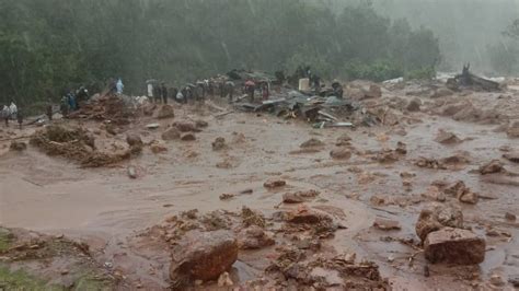 India Landslide Dozens Feared Dead After Flooding In Kerala Bbc News