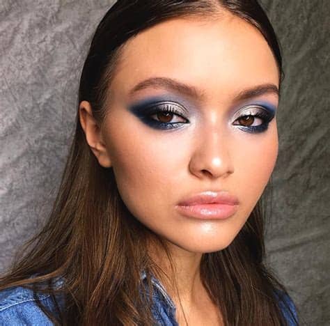 (notice how the eye on the left appears larger.) products in this look: 10 Stunning Smokey Eye Makeup Looks | Ecemella
