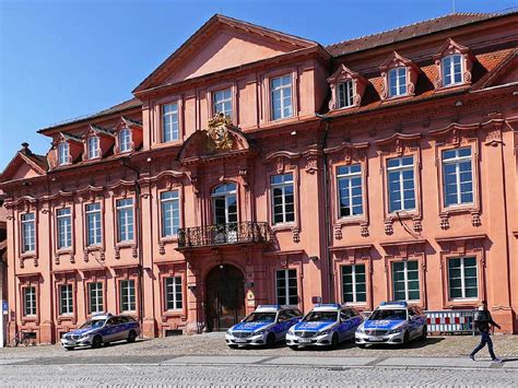 Vom zob offenburg am ostausgang des bahnhofes offenburg fahren die busse der linie s7 (richtung auferstehungskirche) und der bus s2 (richtung altenburger allee). Kriminellste Stadt im Land: Offenburg zieht mit Freiburg ...