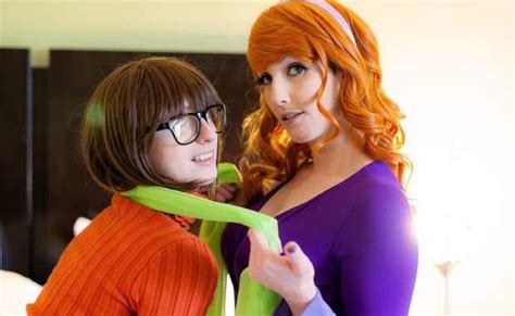 Shots Of Live Action Scooby Doo S Velma Daphne Will Rock Your World Cbg Daphne And Velma