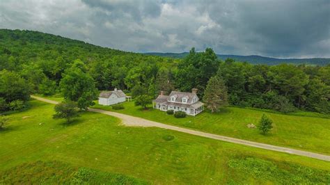 This Vermont Farmhouse Just Went On The Market And We Want To Move In