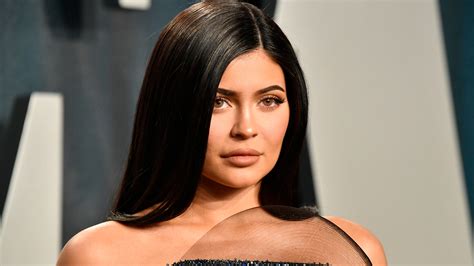 Kylie Jenners Instagram Update Includes A Photoshop Fail Per TikTok Teen Vogue