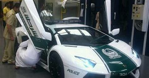 Hanya perlu bawa dokumen berkaitan ke pejabat pos berdekatan. Snippetz: Wow, Polis Dubai Guna Kereta Lamborghini ...