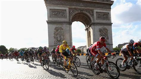 No caso de «volta à frança», o nome é mais usado assim, com acento, embora também encontre, nalguns jornais, o uso de «volta a frança». Eurosport prepara a maior transmissão de sempre da Volta à ...