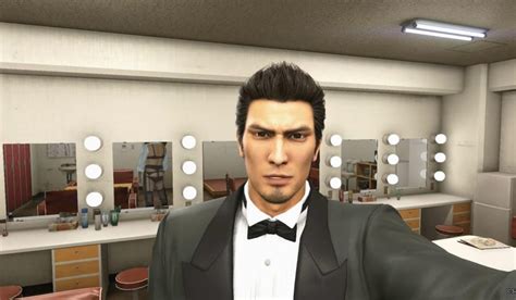 can i just shout out rgg s ability to make kiryu take all his selfies like a middle aged man