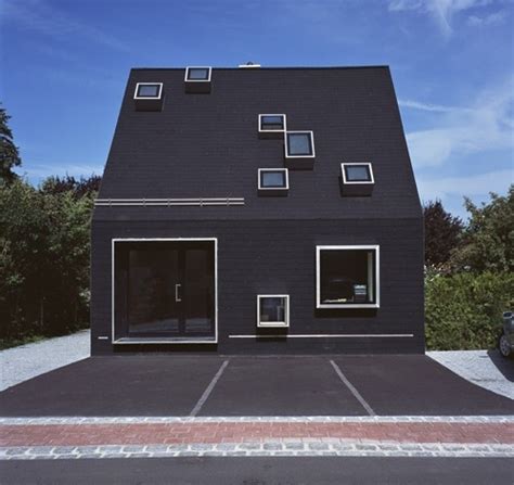 Eine ehlend lange, seitenweise vogelperspektive der landschaften und örtlichkeiten macht es einem doch recht. Das Schwarze Haus - MünchenArchitektur