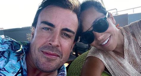 El Yate De Cuatro Millones De Euros En El Que Fernando Alonso Pasa Su Primer Verano Con Su Novia