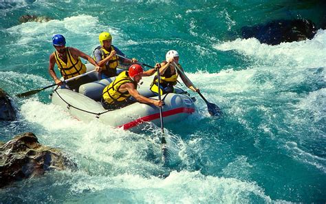 Kayak Rafters Mountain River Rafting Hd Wallpaper Peakpx