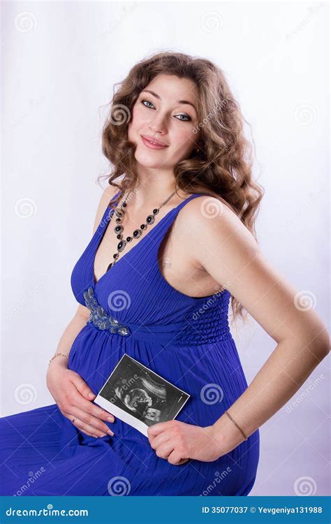 Portrait Of A Beautiful Pregnant Woman Stock Image Image Of Figure