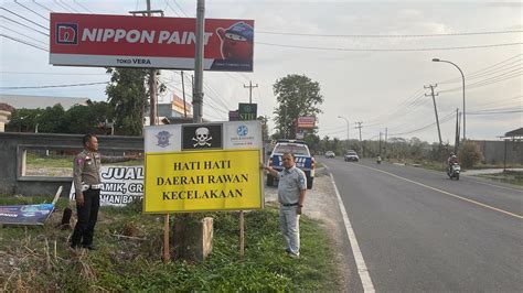 Kurangi Angka Laka FKLL Pasang Banner Himbauan Di Titik Rawan Laka Wilayah Lampung Selatan