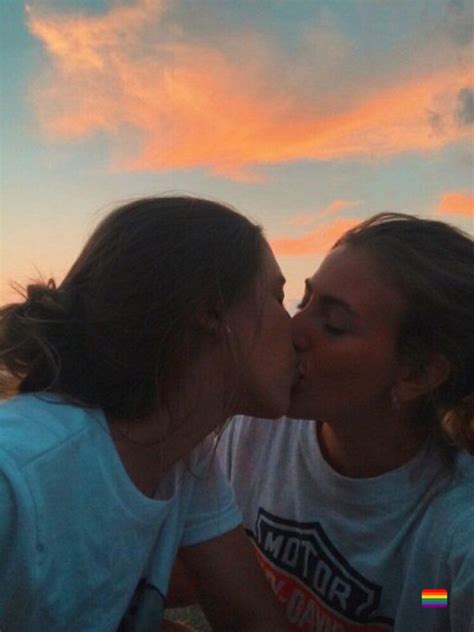 Cute Lesbian Couples Lesbian Love Cute Couples Goals Couple Goals Lesbians Kissing Gay