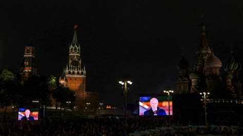 Πούτιν στην Κόκκινη Πλατεία Καλώς ορίσατε σπίτι η νίκη θα είναι δική