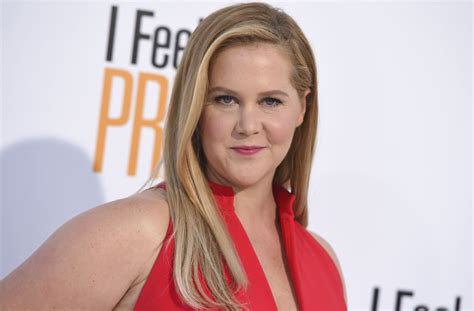 Amy Schumer Looks Amazing In A Swimsuit While 6 Months Pregnant Aol