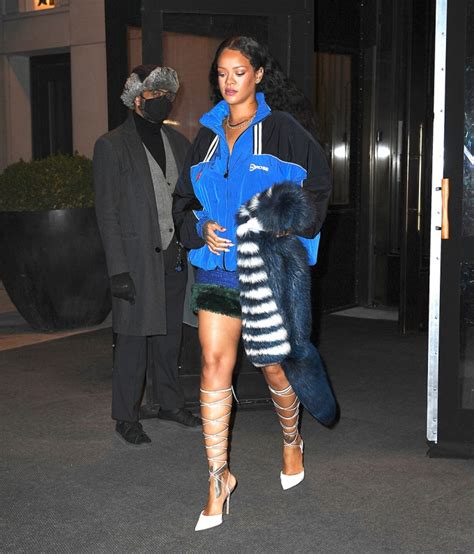 Rihannas Best Maternity Outfits See How The Pregnant Superstar Styles
