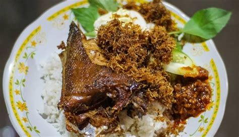 Resep sambal lalapan ayam goreng khas lamongan. 5 Bebek Goreng di Surabaya yang Wajib Kamu Coba