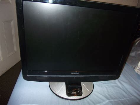 22 Inch Colour Lcd Tv Technika M2220a Built In Dvd Player And Ipod