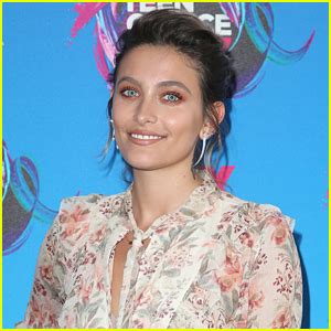 Paris Jackson Goes Topless To Show Off Her New Tattoo See The Photos