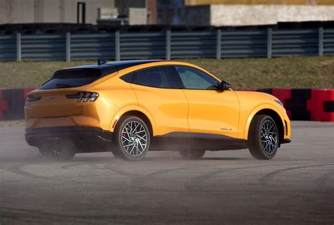 Ford представила Mustang Mach E Gt 2021 с мощным электродвигателем на
