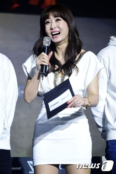 혼인(婚姻)은 가족을 만드는 하나의 방법으로, 쌍방간의 합의에 의해 이루어지는 법률행위이다. 정소림, 40대 맞아? 군살無 항아리 골반라인
