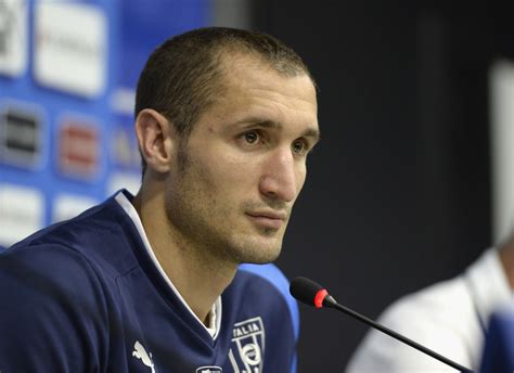 Transferts, salaire, palmares, statistiques en club et en sélection nationale. Classify Giorgio Chiellini