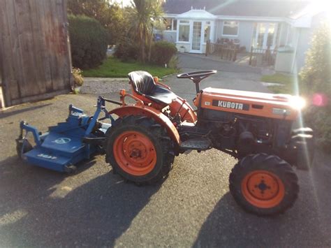 Kubota B6000 4wd Compact Tractor With Topper Attachment Ebay