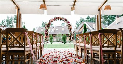 11 Backyard Wedding Ideas Youll Fall In Love With