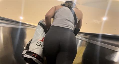 Im So Glad She Used The Escalator Spandex Leggings Yoga Pants Forum