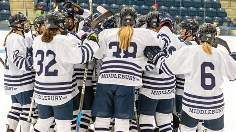 8 Womens Hockey Falls To 4 Amherst 2 0 In Nescac Semifinals