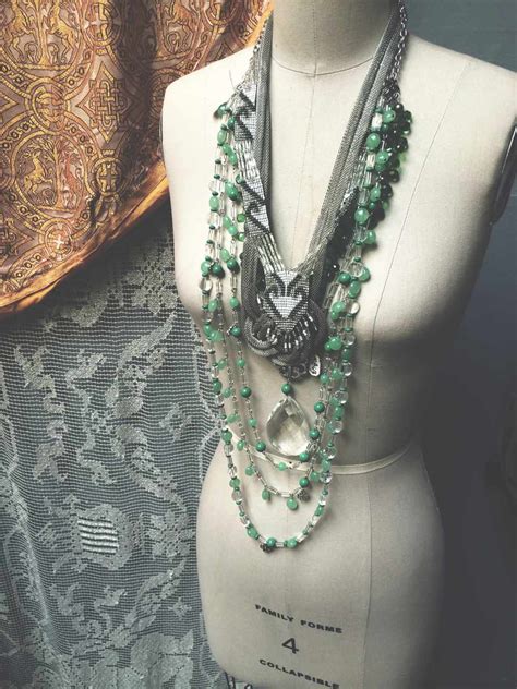 10 Vintage Jewelry Display Ideas