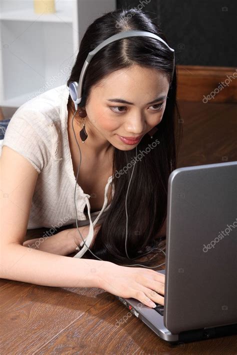 Skype Online Girl Posthooli