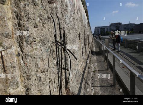 Exposed Wire Berlin Wall Monument Stock Photo Alamy