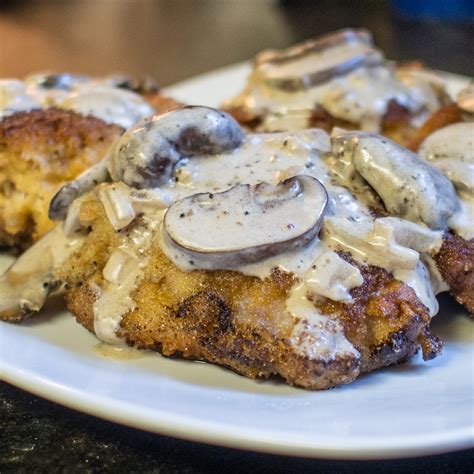 Maryland fried chicken, also known as maryland chicken or chicken a la maryland, is one of the most famous dishes from the old line state. Maryland Fried Chicken | dawn of food