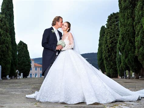 Maybe you would like to learn more about one of these? OMG! So viel kosten die 10 teuersten Hochzeitskleider ...