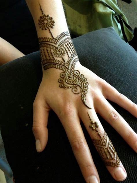 25 Simple Easy And Beautiful Mehndi Designs For Hands 2020