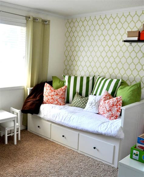 Small office guest room can offer you many choices to save money thanks to 12 active results. Office with Daybed Small Bedroom Decorating 6 in 2020 ...