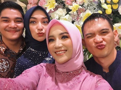 Keduanya melangsungkan ijab kabul pada sekitar pukul 14.30 wib. Citra Kirana dan Rezky Aditya Akhirnya Lamaran, Intip Foto ...