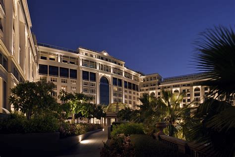 Experience Luxury In Dubais Leading Fashion Hotel At Palazzo Versace