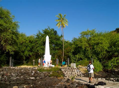Cook Monument On Kealakekua Bay Big Island Hawaii Island Hawaii Homes