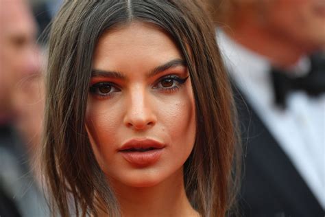 Please Eat More Fans Think Emily Ratajkowski Is Too Skinny In Hot