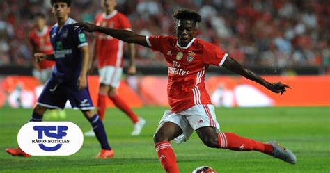 Find the perfect nuno tavares stock photos and editorial news pictures from getty images. Nuno Tavares admite sair do Benfica em vídeo polémico com ...