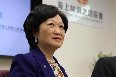 The director of immigration is the head of the immigration department of the hong kong government, which is responsible for immigration issues and controlling entry ports into hong kong. 葉劉淑儀:助港青把握「一帶一路」機遇 - 香港文匯網