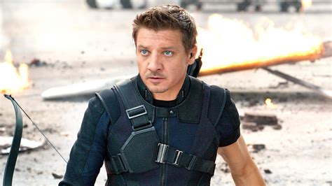 Jeremy Renner Almost Turned Down Hawkeye For A Crazy Reason GIANT