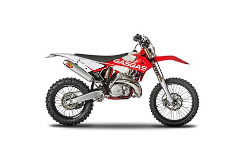 Dirt bikes that are made specifically for trail riding are going to have bigger tires (smaller wheels, more rubber) and softer suspension to make the ride more talk about light as a feather! DIrt Bike Magazine | GAS GAS 2018: ALL-NEW TWO-STROKE!