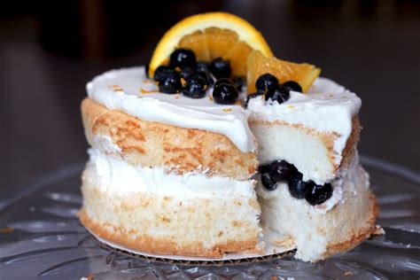 Untuk membuat kue ini, kita memerlukan tepung, putih telur, dan gula. Mini Angel Food Layer Cake with Blueberry and Orange ...