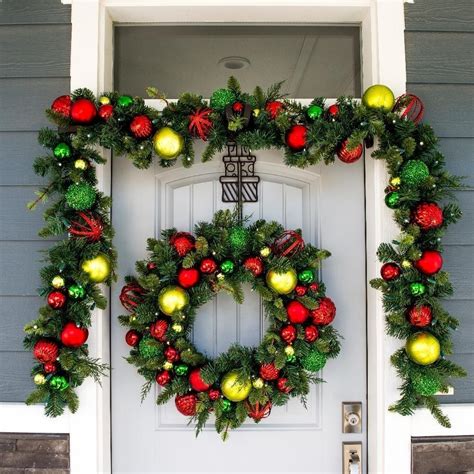Outdoor Christmas Wreaths To Decorate Your Home With Style Foter