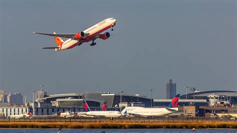 Jfk Airport Control Tower Water Leak Grounds Hundreds Of Flights On
