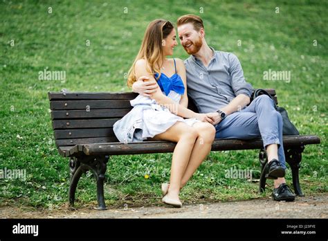 Aggregate More Than 145 Couple Poses On Bench Vn