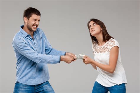 8 orientações para evitar briga de casal por causa de dinheiro